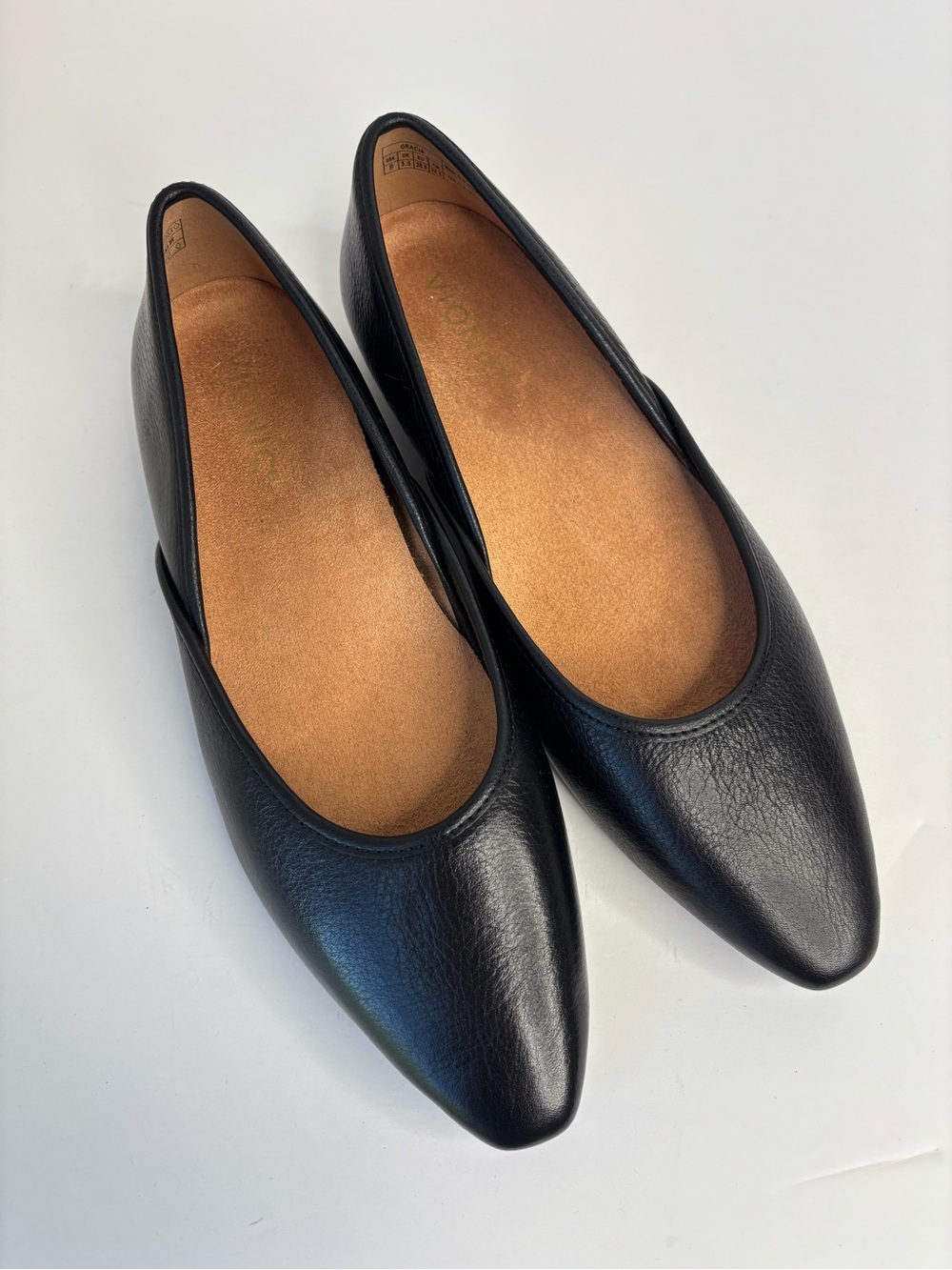 Vionic Gracia Flats Black Leather Size 8 Pointed Toe Classic Timeless